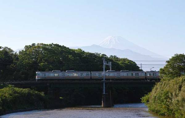 線路内に侵入した『撮り鉄』４人が書類送検　ネット上では疑問と怒りの声