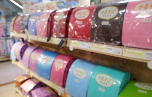 「大号泣した」　ランドセルを選ぶ親子の映像に、涙する人が続出