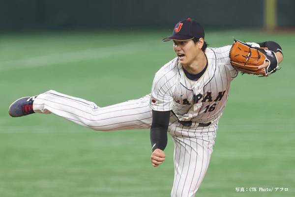 日本代表の行動に「なんて粋な対応」「胸が熱くなった」　ベンチに掲げられたものは…？