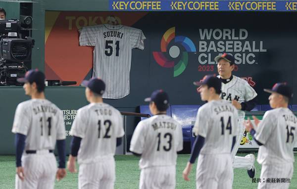 日本代表の行動に「なんて粋な対応」「胸が熱くなった」　ベンチに掲げられたものは…？