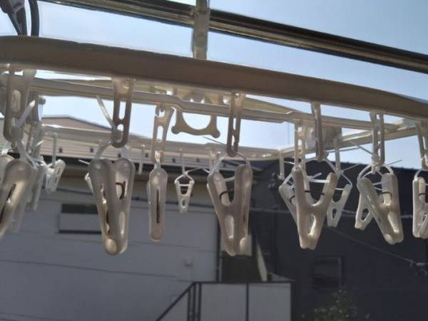 「ナイスアイディア」「たった１秒」　簡単に洗濯物を取り込める方法とは？