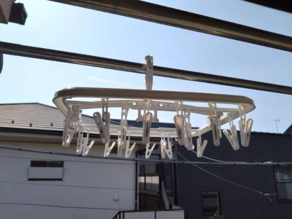 「ナイスアイディア」「たった１秒」　簡単に洗濯物を取り込める方法とは？