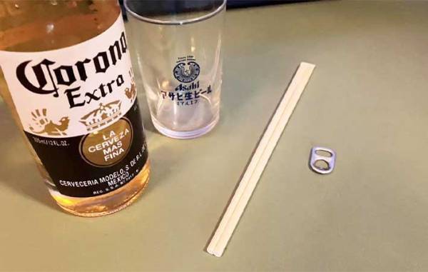 栓抜きがなくてフタを開けられなくなったら？　『代替品』にあっぱれ！