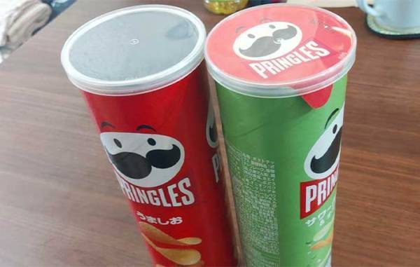 食べたら捨てるポテトチップスの容器　意外な収納アイデアに「スッキリ！」「これは便利」