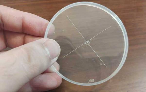 食べたら捨てるポテトチップスの容器　意外な収納アイデアに「スッキリ！」「これは便利」