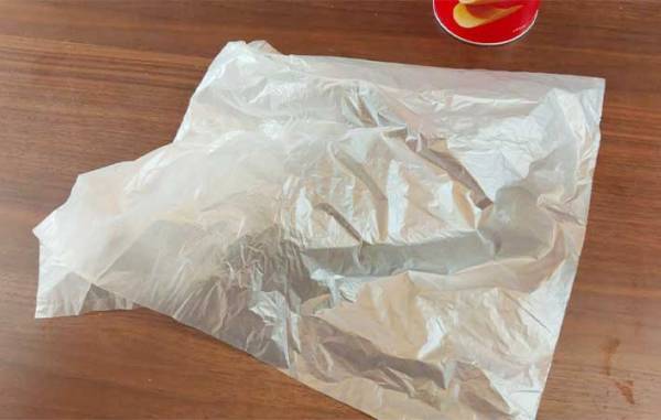 食べたら捨てるポテトチップスの容器　意外な収納アイデアに「スッキリ！」「これは便利」