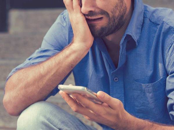 深夜、電話をかけてきた男友達　泣きながら話す失恋話に「日本と違う」「アメリカならでは」