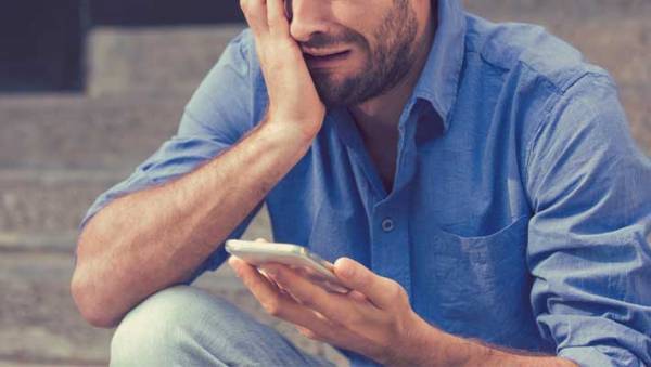 深夜、電話をかけてきた男友達　泣きながら話す失恋話に「日本と違う」「アメリカならでは」