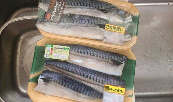 魚を焼くと網にこびり付く…　『あの調味料』を先に塗っておくと？　「ウソみたい」「洗うの楽すぎ」