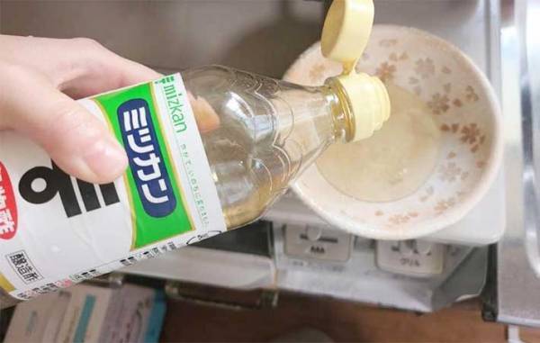 魚を焼くと網にこびり付く…　『あの調味料』を先に塗っておくと？　「ウソみたい」「洗うの楽すぎ」