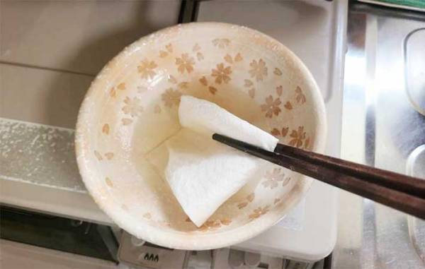 魚を焼くと網にこびり付く…　『あの調味料』を先に塗っておくと？　「ウソみたい」「洗うの楽すぎ」