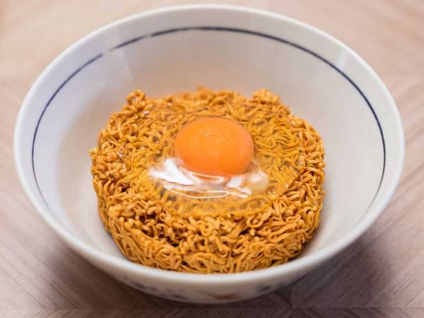 卒業式にひよこちゃんが現れて…？　「ヒェ…」「怖すぎて泣いた」