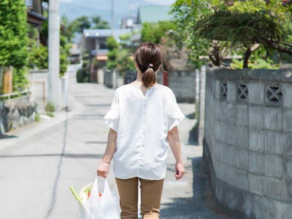 昔、近所に住んでいた年配男性に話しかけられた女性　何故か仕事を言い当てられて？