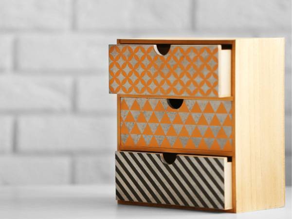 「ナイスアイディア」「これは便利」　家にある○○で引き出しの中身を小分け収納術とは？