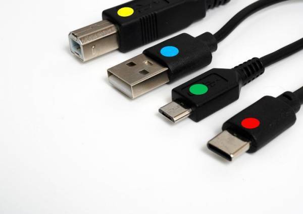 「なんで思いつかなかった」「確かにその手が！」　一発でUSBを挿す方法とは！？