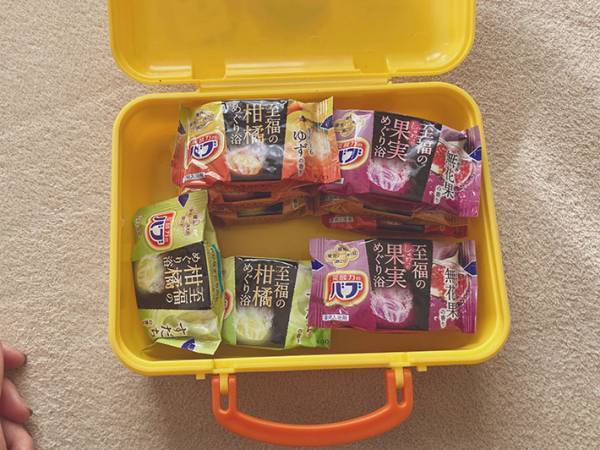 母親「闇取引でもするんか」　２歳児の『ケースの中身』に「取引しよう」「同業者か」