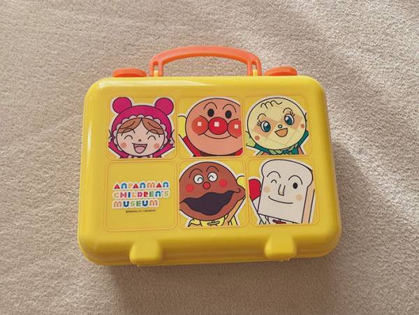 母親「闇取引でもするんか」　２歳児の『ケースの中身』に「取引しよう」「同業者か」