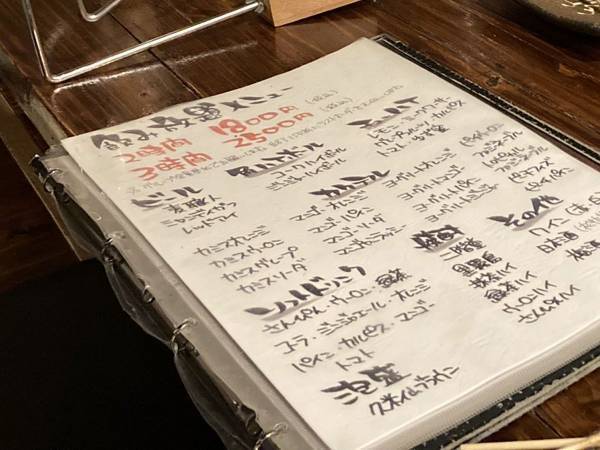 こんな場所で出会うとは！　飲食店で『店員呼び出し』の大役を担う楽器、まさかの…