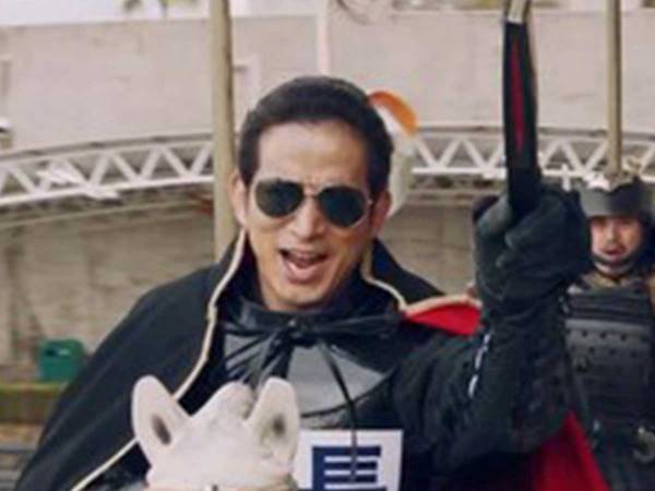 ひらパーの新CMに吹き出す人が続出　「岡田准一をフリー素材だと思ってる？」「朝から笑った」