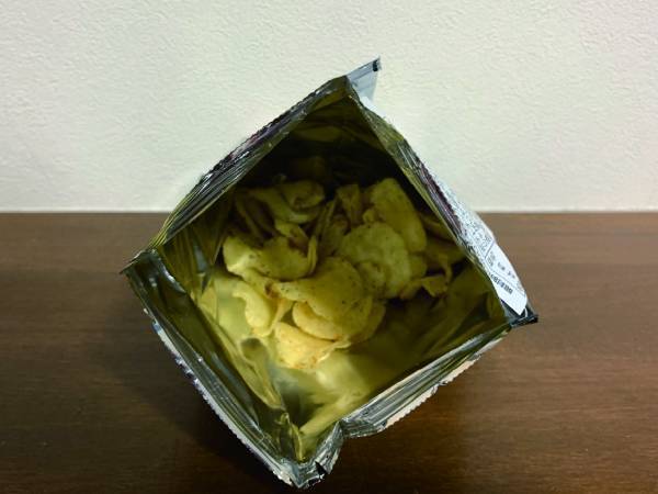 もう輪ゴムいらないじゃん！　開けた袋を数秒で閉じる裏技に「めちゃ簡単」「やってみます」