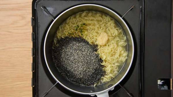 「とっておき！」　インスタント麺が本格ラーメンに！？　マルエツが公開した簡単アレンジとは