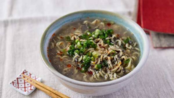 「とっておき！」　インスタント麺が本格ラーメンに！？　マルエツが公開した簡単アレンジとは