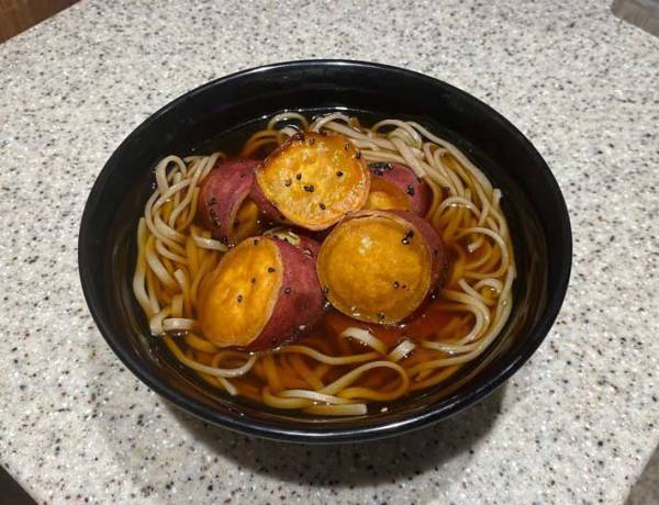 『富士そば』のボツメニューにネットが騒然　インパクト大の見た目に「発想が好き」