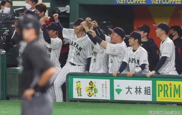 「こんなの笑うわ」「さすがすぎる」　各代表のベンチでの行動に、注目が集まったワケ