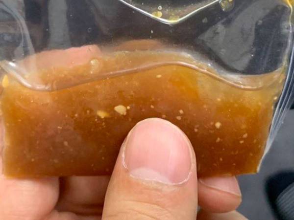 格闘した跡がいくつも…！　「あるある」「先に堪忍袋の緒が切れる」と共感を呼んだ１枚