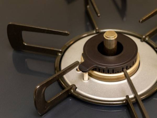 「キレイ」「簡単」　焦げだらけの五徳をピカピカにする方法とは？