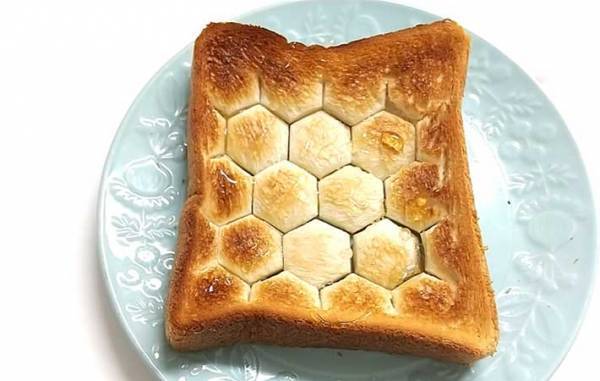 ダイソーで買える『ハニートーストカッター』で、いつものトーストがかわいく変身！