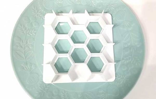 ダイソーで買える『ハニートーストカッター』で、いつものトーストがかわいく変身！