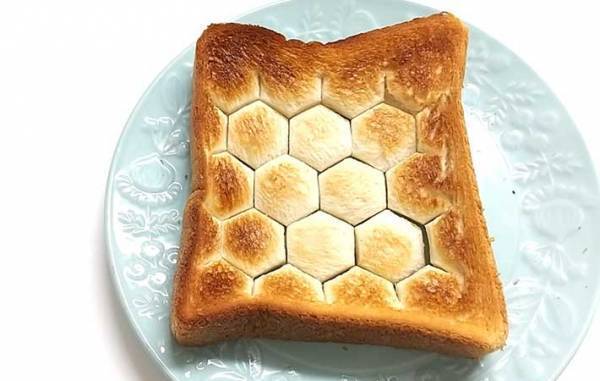 ダイソーで買える『ハニートーストカッター』で、いつものトーストがかわいく変身！