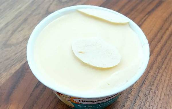 待ってましたのコラボ！　ハーゲンダッツの超リッチな『カスタードプリン』を食べてみた