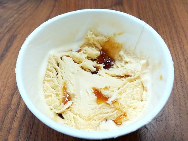 待ってましたのコラボ！　ハーゲンダッツの超リッチな『カスタードプリン』を食べてみた