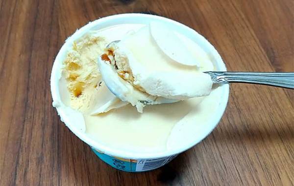 待ってましたのコラボ！　ハーゲンダッツの超リッチな『カスタードプリン』を食べてみた