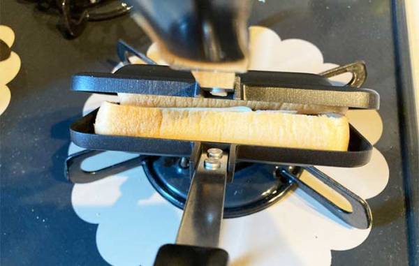 「耳までサクサク！」「１人分にぴったり」　１００均の『ホットサンドメーカー』がすごい