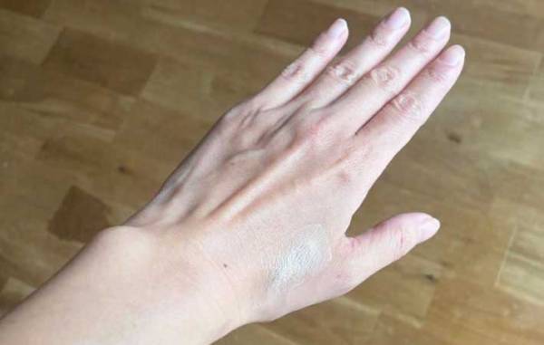 傷跡やタトゥーも隠せる！　ダイソーの「ファンデシート」が便利！