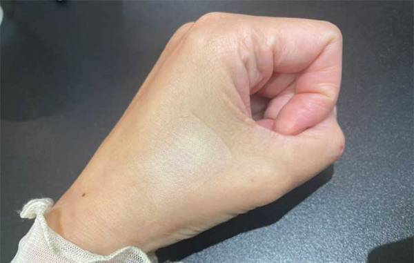 傷跡やタトゥーも隠せる！　ダイソーの「ファンデシート」が便利！