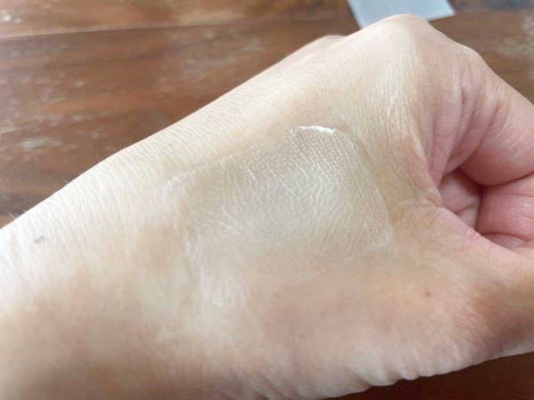 傷跡やタトゥーも隠せる！　ダイソーの「ファンデシート」が便利！