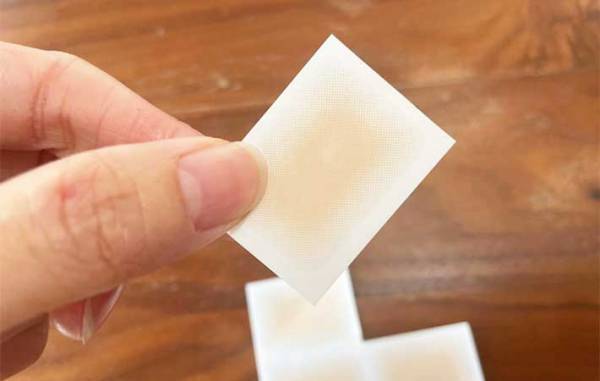 傷跡やタトゥーも隠せる！　ダイソーの「ファンデシート」が便利！