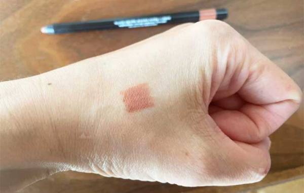 傷跡やタトゥーも隠せる！　ダイソーの「ファンデシート」が便利！