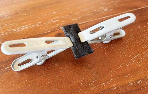 服に穴をあけずにコサージュを付けたい　ちょっとしたコツに「これは嬉しい！」「すぐできた」