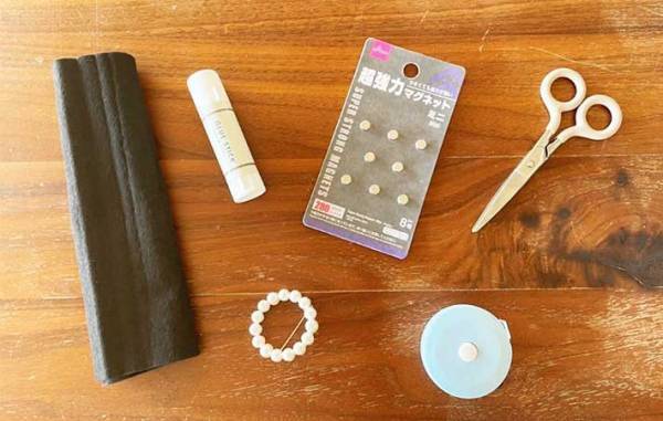 服に穴をあけずにコサージュを付けたい　ちょっとしたコツに「これは嬉しい！」「すぐできた」