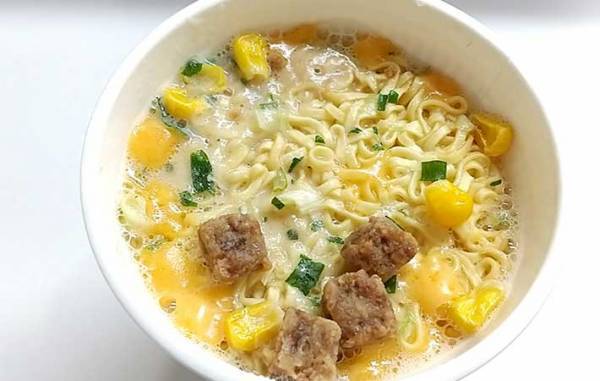 背徳の味…　日清『カップヌードル チーズバタークリーミーカレー』が、やみつきになるウマさ！