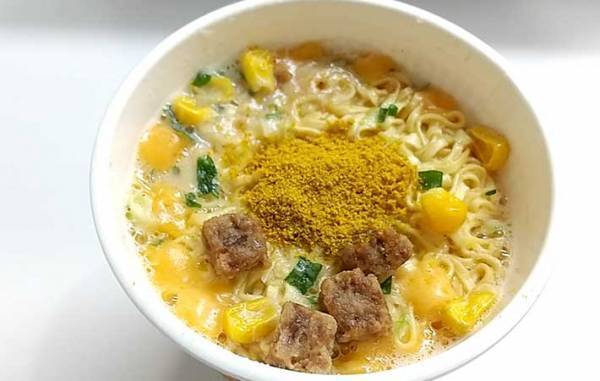 背徳の味…　日清『カップヌードル チーズバタークリーミーカレー』が、やみつきになるウマさ！