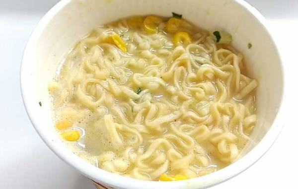 背徳の味…　日清『カップヌードル チーズバタークリーミーカレー』が、やみつきになるウマさ！