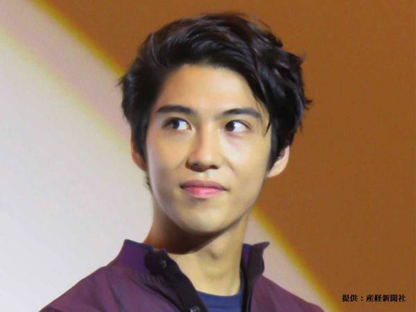 賀来賢人が投稿した『４枚』にネット反響　「素敵」「一瞬合成かと思った」