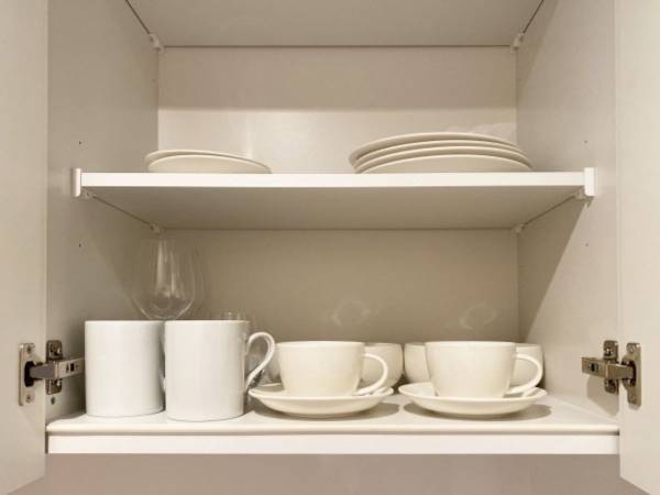 地震に備えたつもりでいても…　意外と知らない食器収納の落とし穴