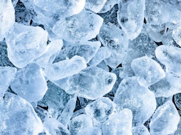 待つ時間が超短縮！　爆速で氷を作る方法が助かりすぎる